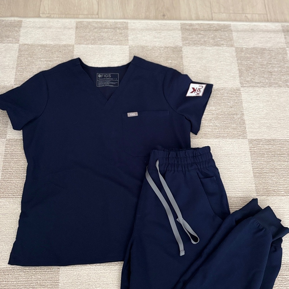 FIGS Navy Scrub Set Size S